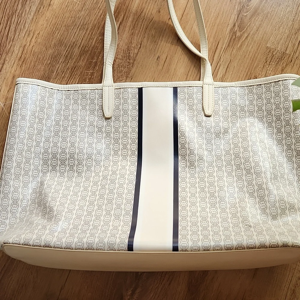 Tory Burch Gemini Link Tote - Picture 11 of 16